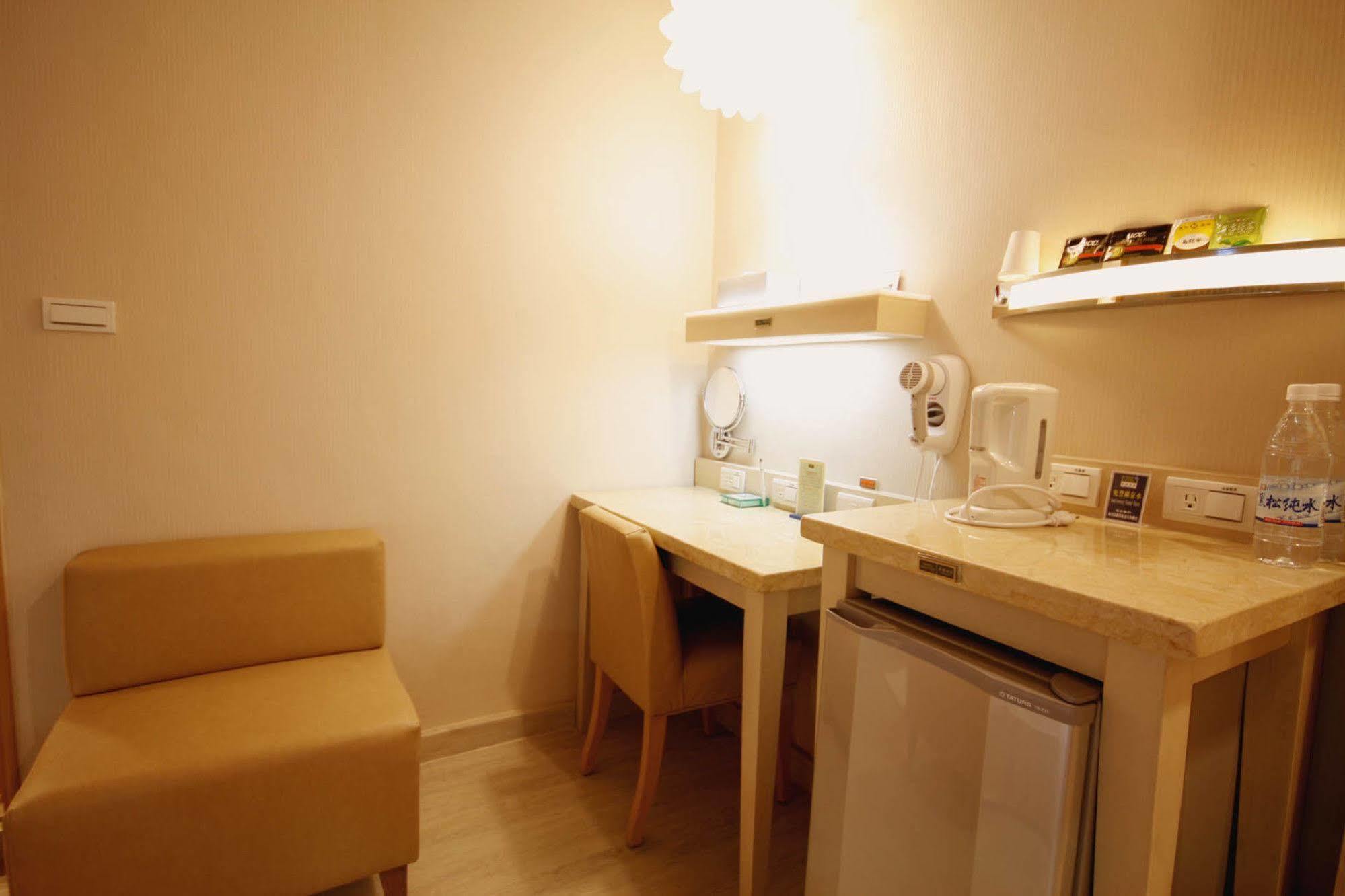 Kindness Hotel - Tainan Minsheng Εξωτερικό φωτογραφία